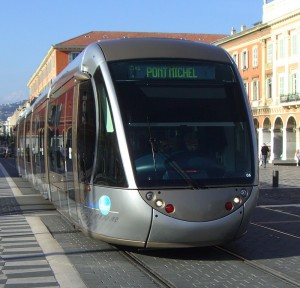 Tram sur la Place Masséna en 2009